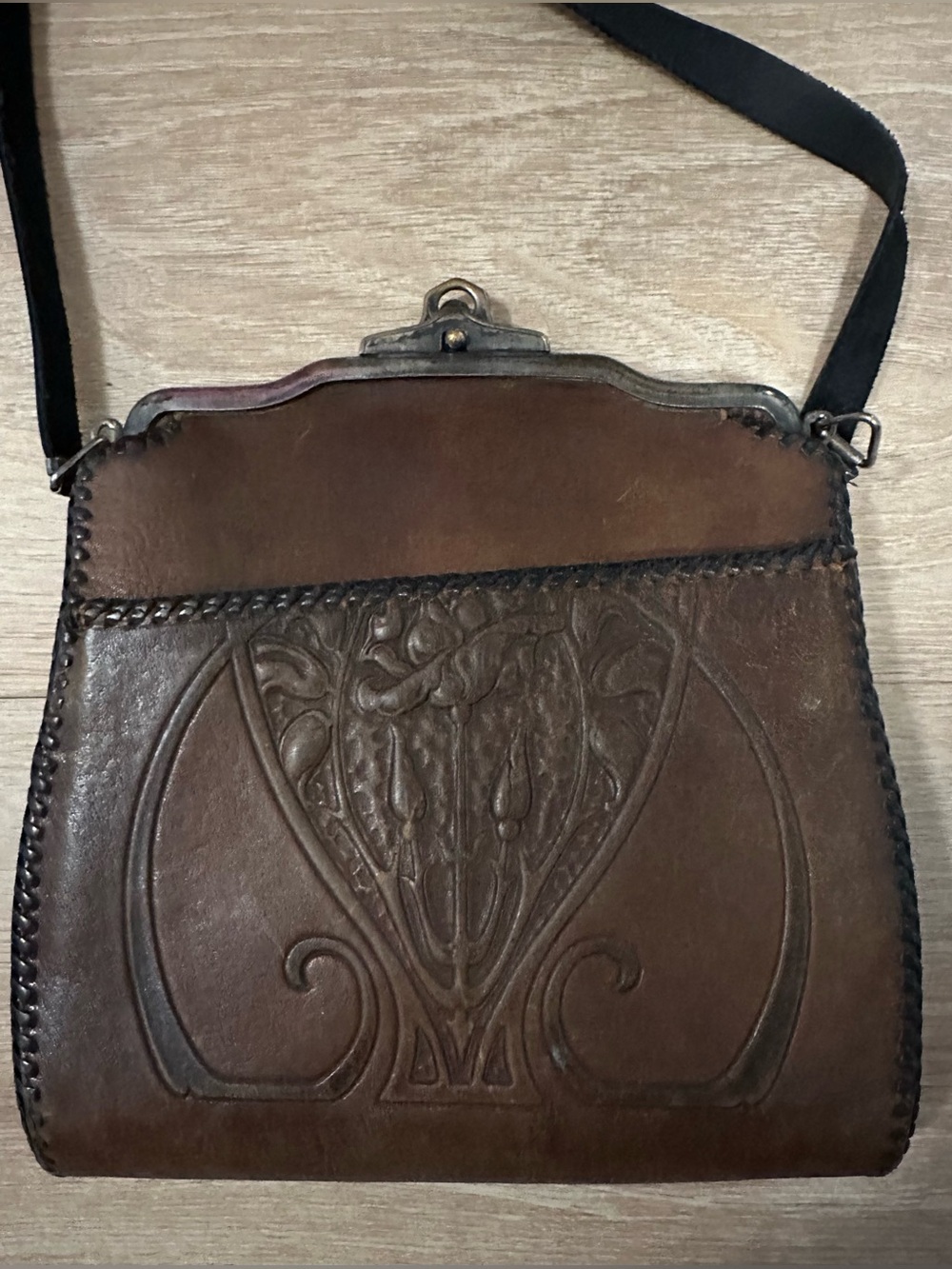 Antique 1920s Arts & Crafts Hand Tooled Leather Art Nouveau Crossbody Purse - Picture 2 of 6